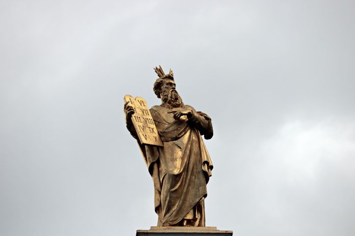 moses-2628535_1280