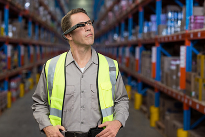 dynabook_Worker touching a digital tablet in warehouse