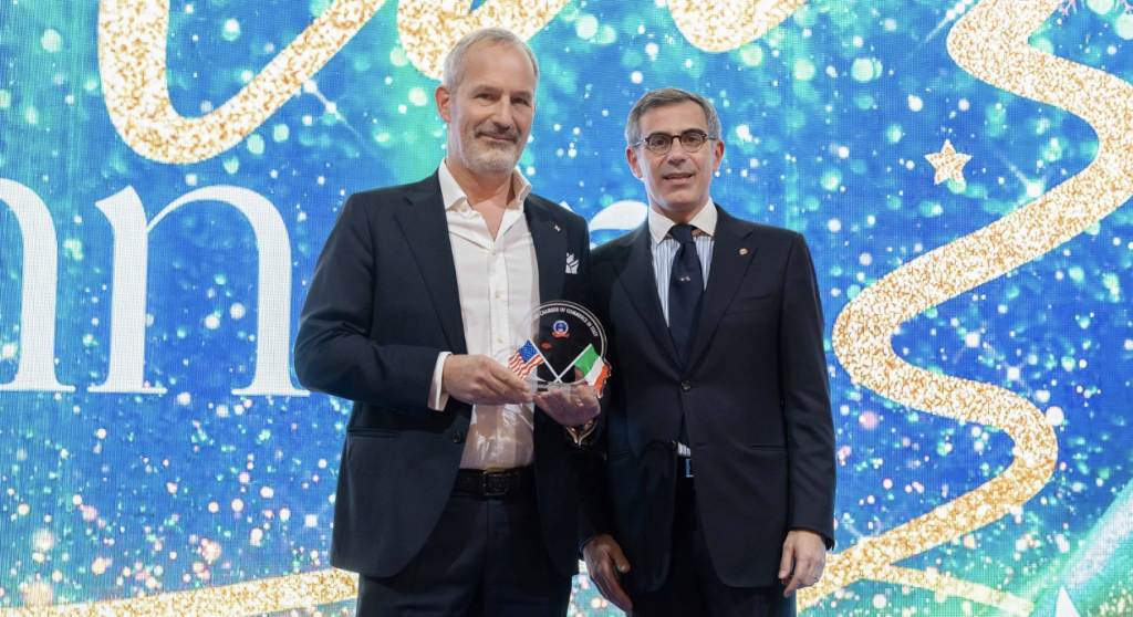 Equinix premiata con il Transatlantic Award dall’ American Chamber of Commerce in Italy